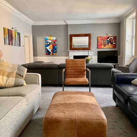 Dom wakacyjny Castlegatetownhouse *