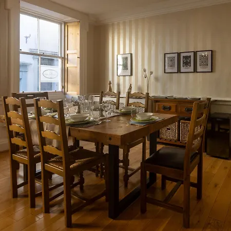 Dom wakacyjny Castlegatetownhouse