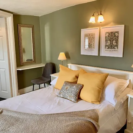 Дом отдыха Castlegatetownhouse *